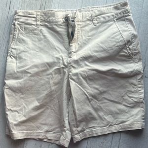 Johnnie O shorts size 32